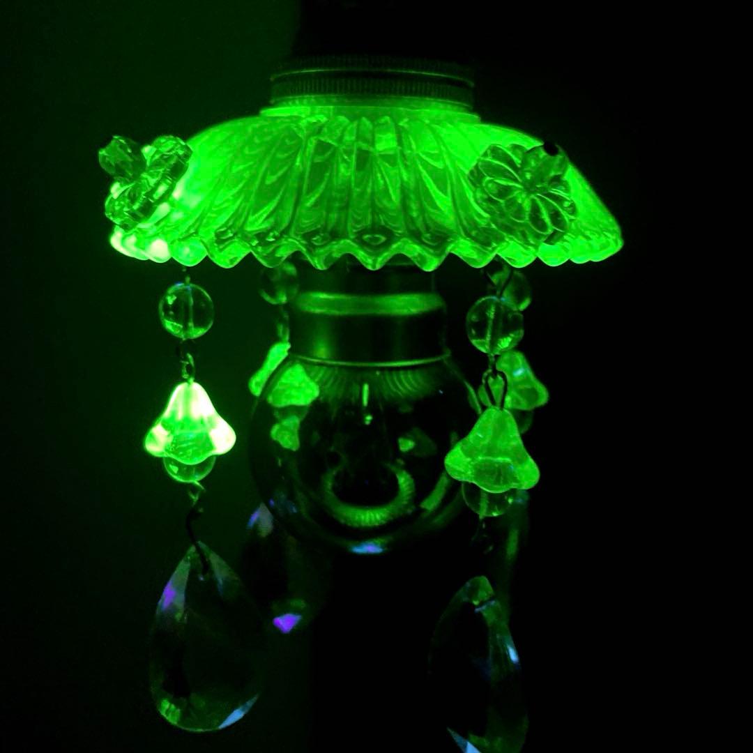 ミニシャンデリア　１９世紀　ウランガラス　フランス　超ミニシェード