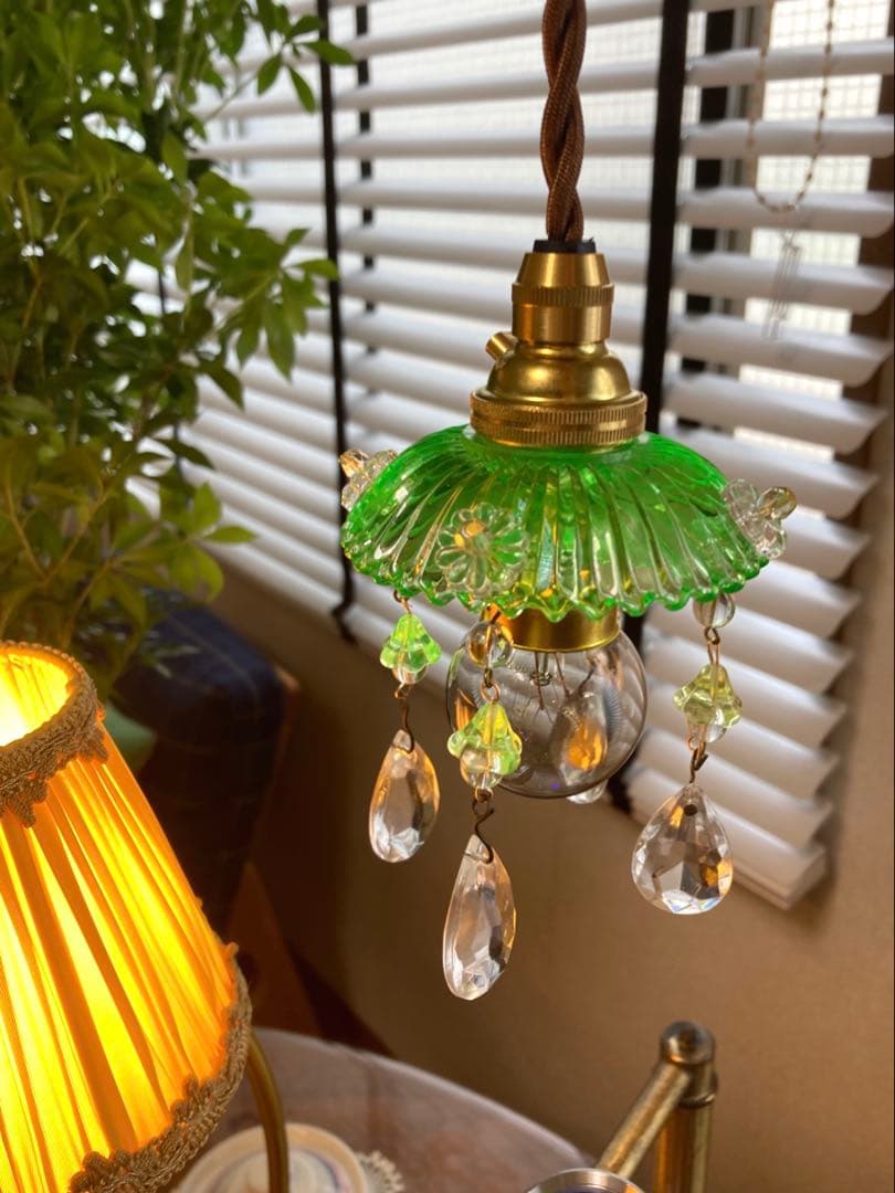 ミニシャンデリア　１９世紀　ウランガラス　フランス　超ミニシェード