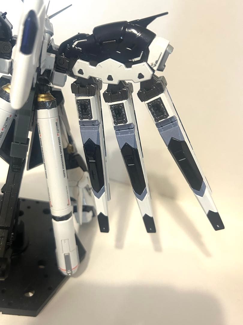 RG Hi-νガンダム　完成品　全塗装