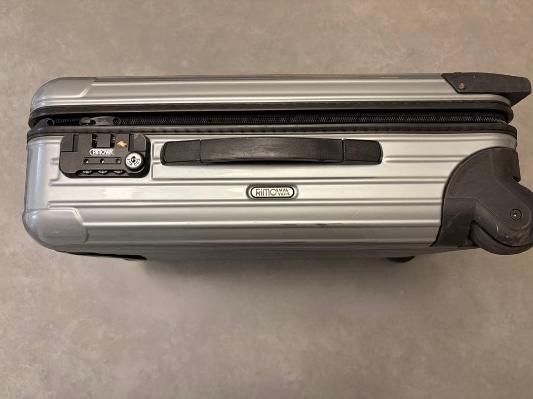 RIMOWA シルバーキャリーケース TSAロック付き