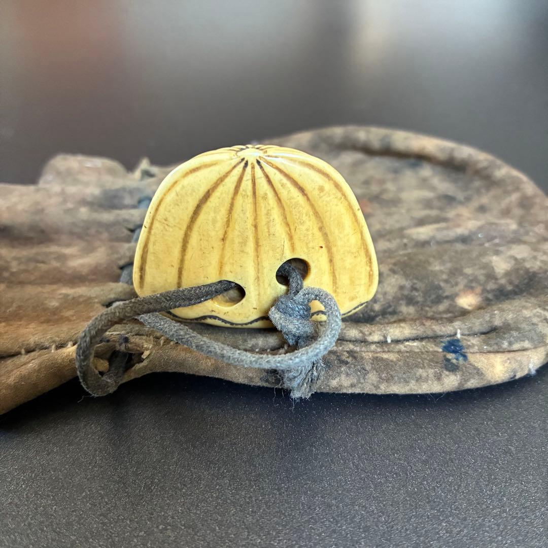 [時代根付　栗から猿　巾着　提げ物]