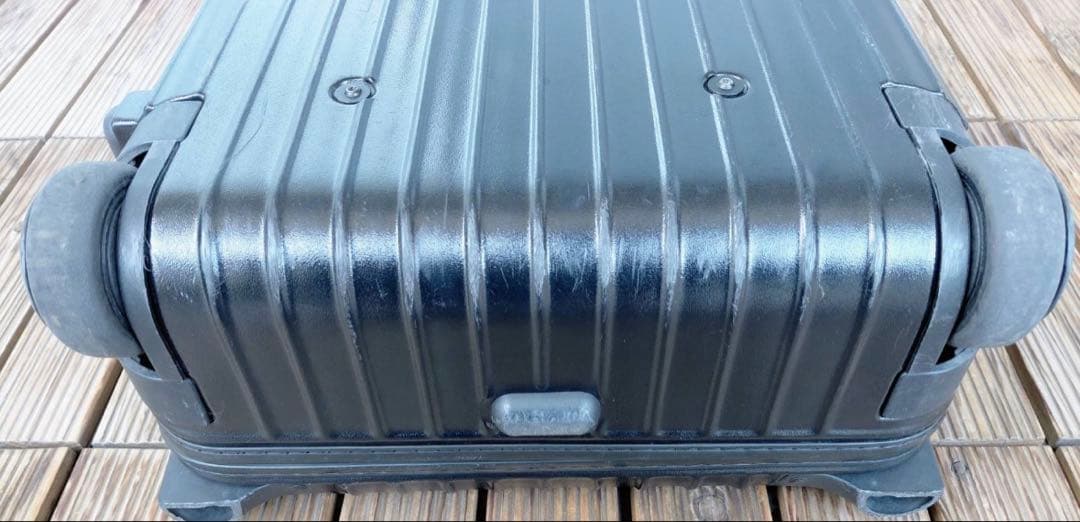 RIMOWA ブラックキャリーケース 中型