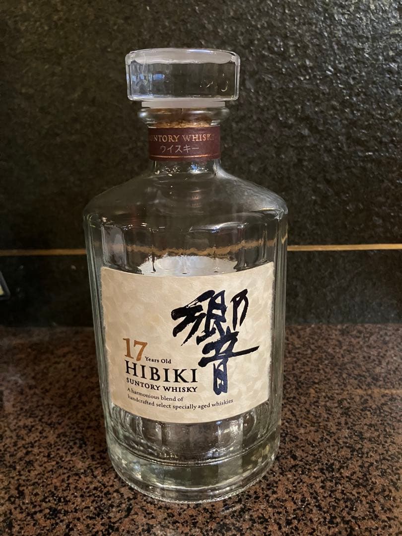 響17年空瓶と新品の箱