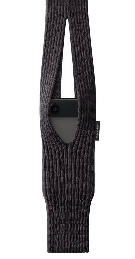 iPhone Pocket by ISSEY MIYAKE ショート ブラック