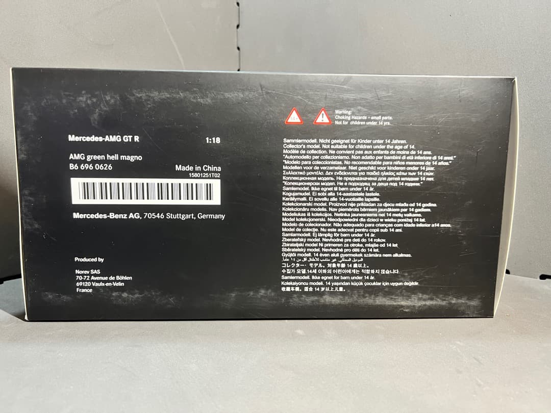 ミニカー Mercedes-AMG GT-RGreen Light Magno(1/18)