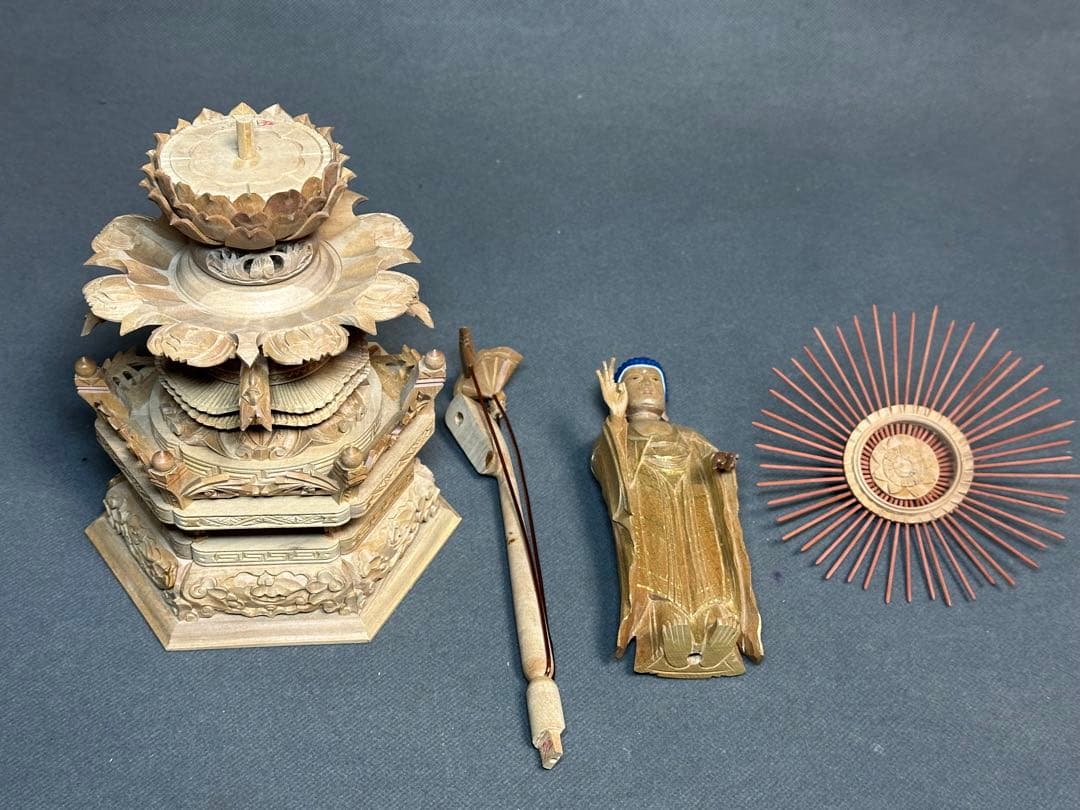 白檀　金泥書　丹型阿弥陀如来　4.5寸 六角ケマン台　木彫り　仏像アンティーク