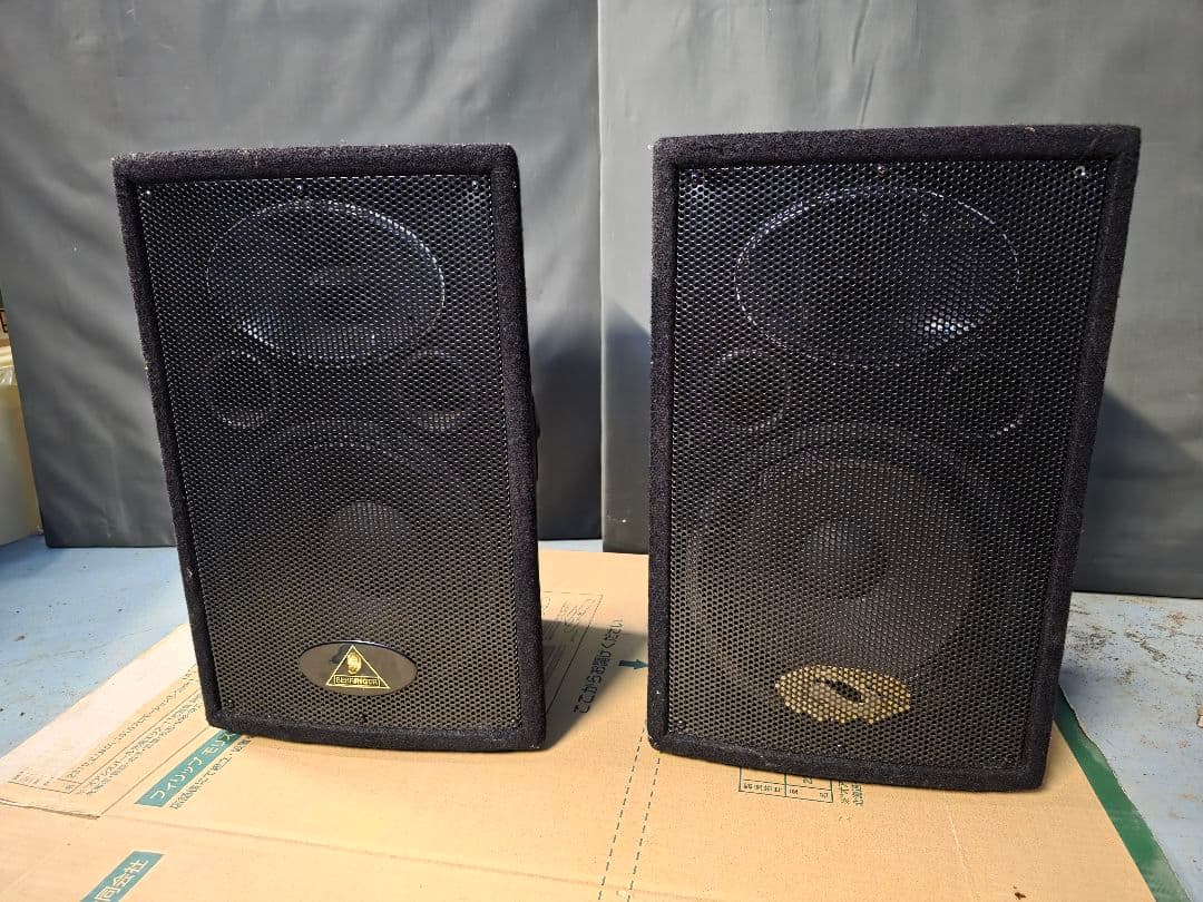 BEHRINGER　EUROLIVE S1220