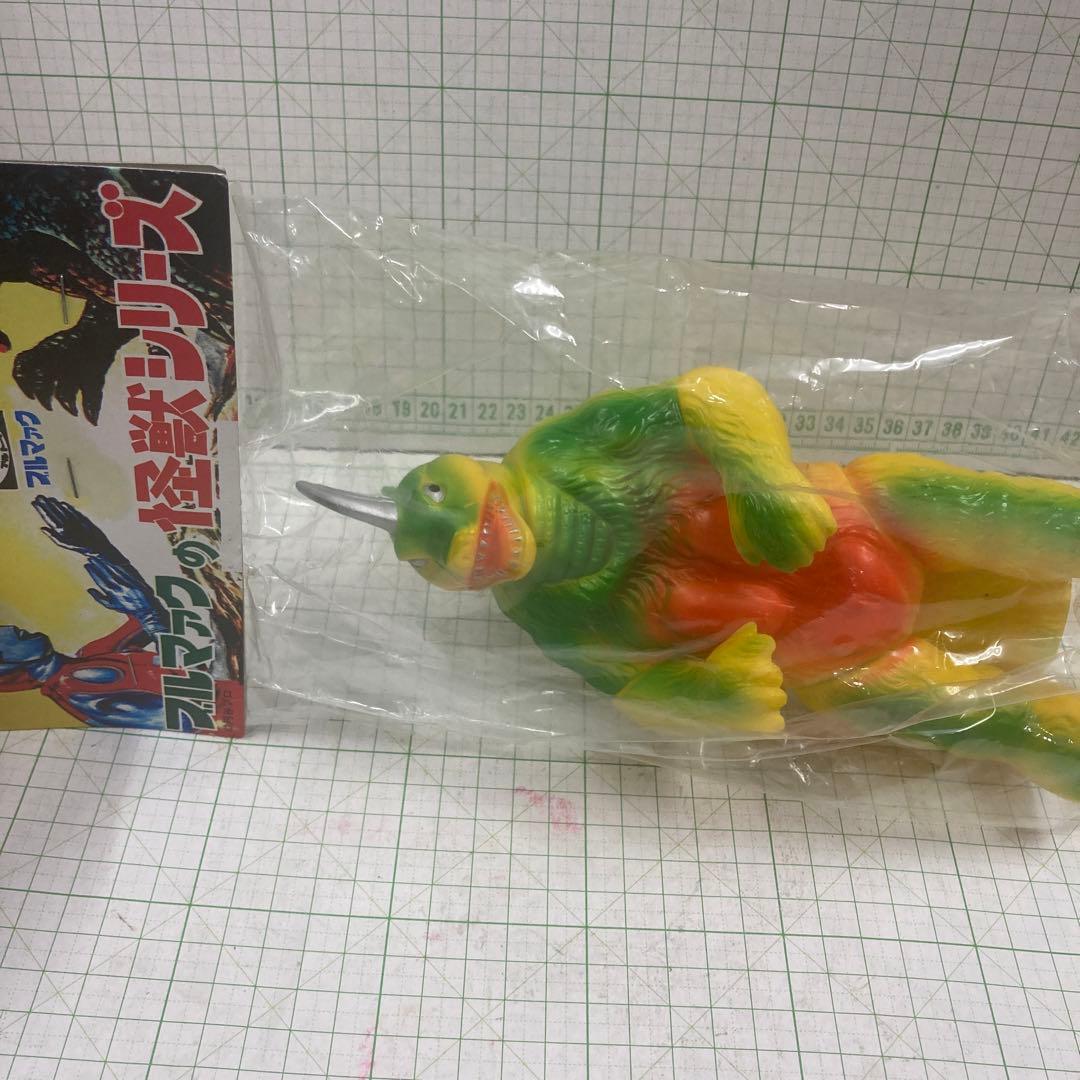 2000年ブルマーク復刻版怪獣シリーズの初期版ウルトラマン怪獣ソフビのスノーゴン