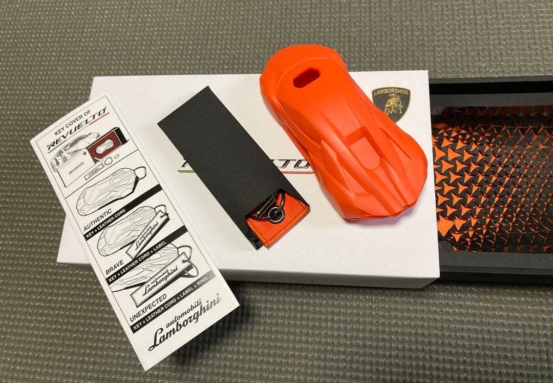 超希少 ランボルギーニ レヴエルト 新車購入特典 純正 キーケース ミニカー