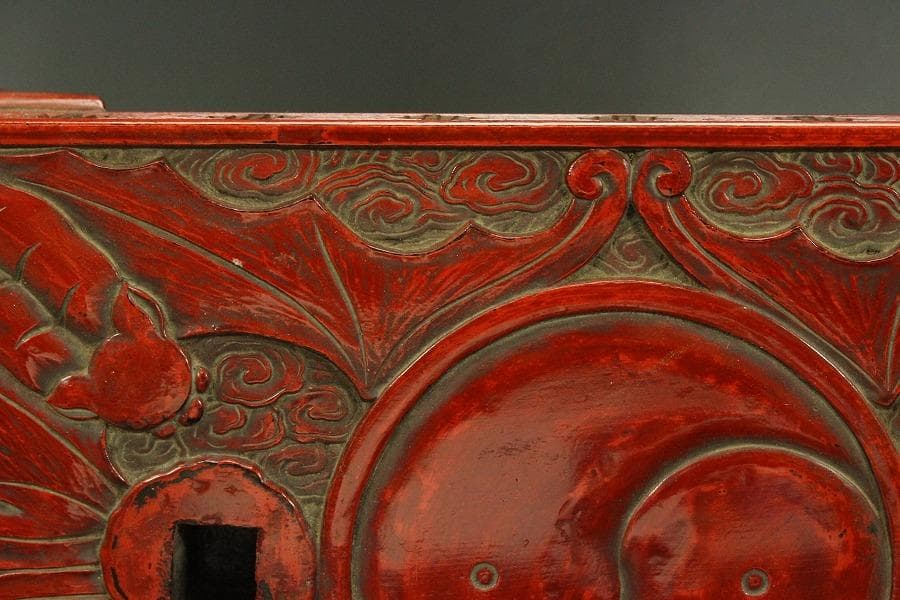 武具甲冑 讃岐 堆朱 刻 雲蝙蝠 鹿角 吉祥 刀掛(LC328)