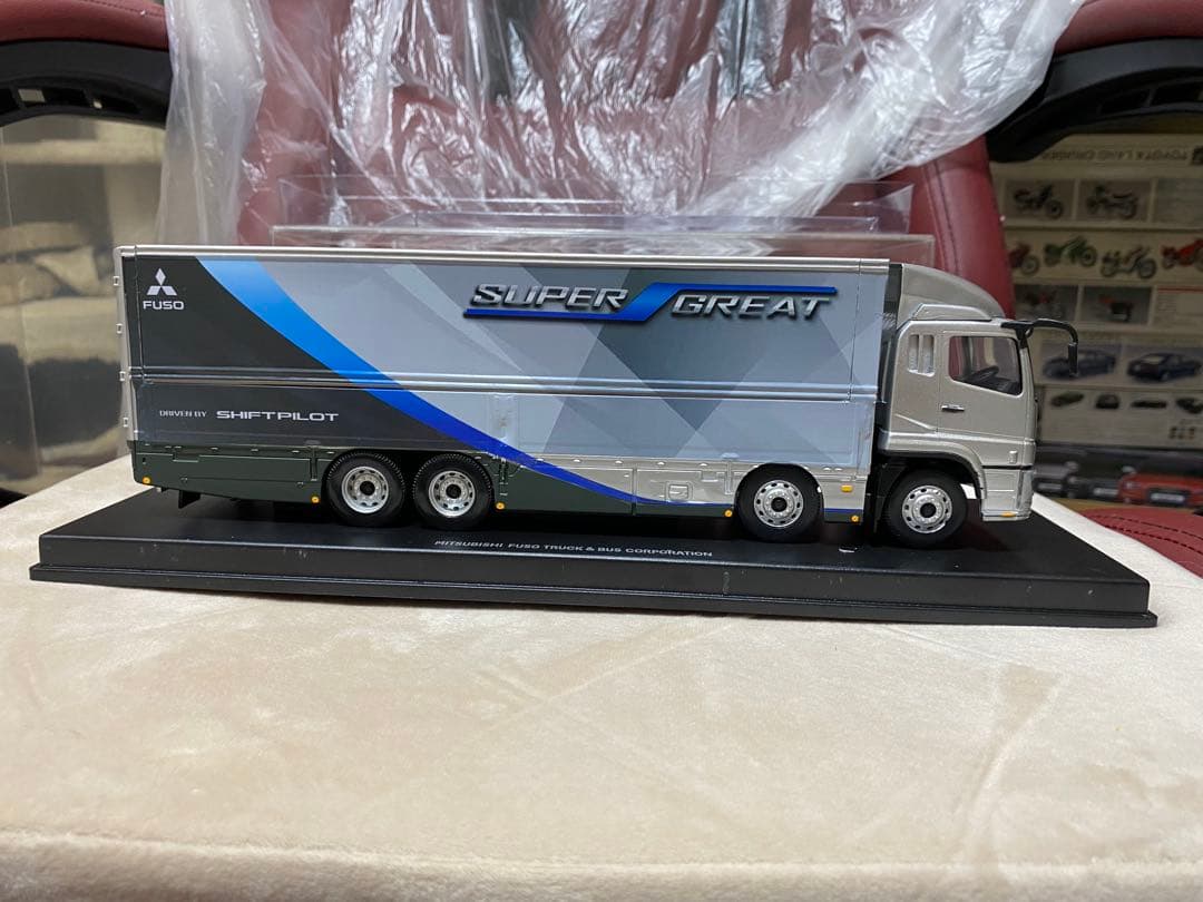 1/43三菱ふそうスーパーグレートミニカー