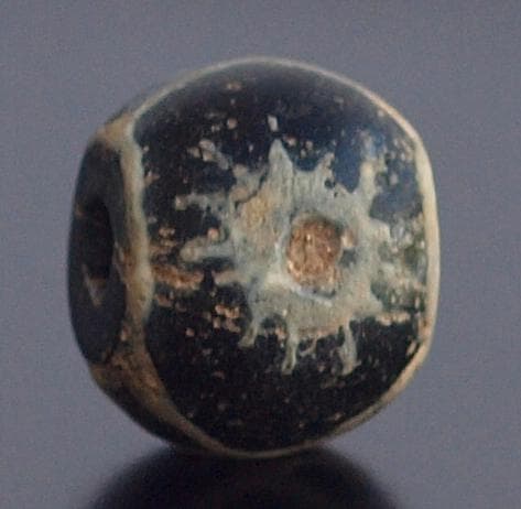 ジャワ発掘、珍しい横向き鳥マニック・ブルン　黒の胎に白で鳥・放射・Ｘ・環モチーフ