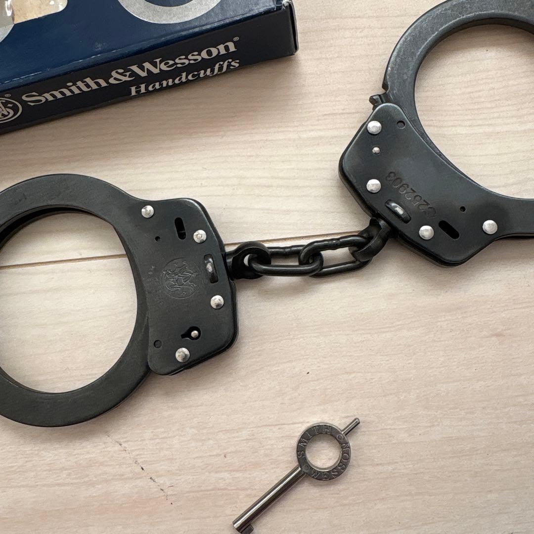 S&W スミス&ウェッソン ハンドカフ 手錠 M100-1 鍵付き 黒