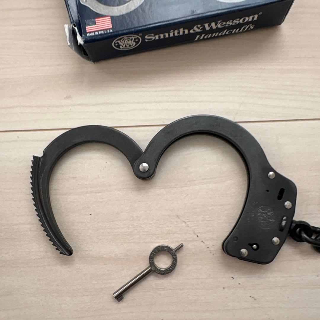 S&W スミス&ウェッソン ハンドカフ 手錠 M100-1 鍵付き 黒