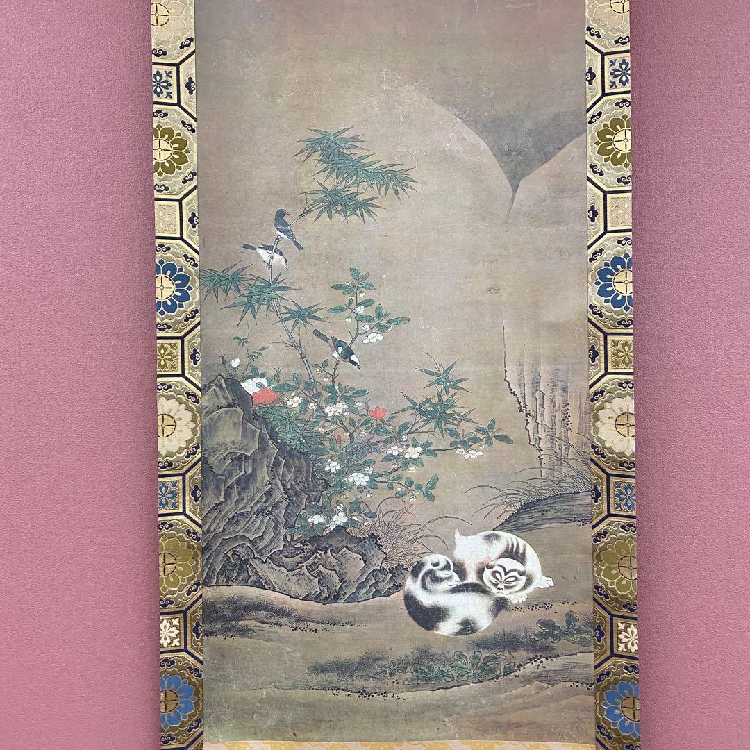 美品 掛け軸 狩野玉楽筆「霊猫睡戯図」鳥獣 複製印刷 室町末期の画家