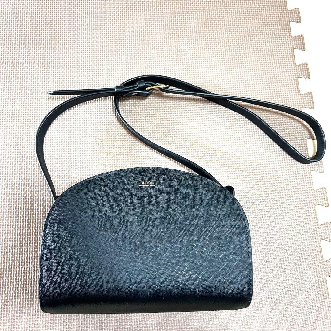 A.P.C. ＊ ハーフムーンバッグ SAC DEMI-LUNE
