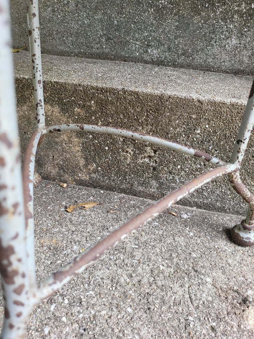 鉄脚 スツール　丸椅子　3本脚　ヴィンテージ　アンティーク