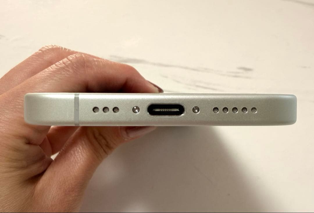 ［美品］iPhone16 128GBホワイトSIMフリー