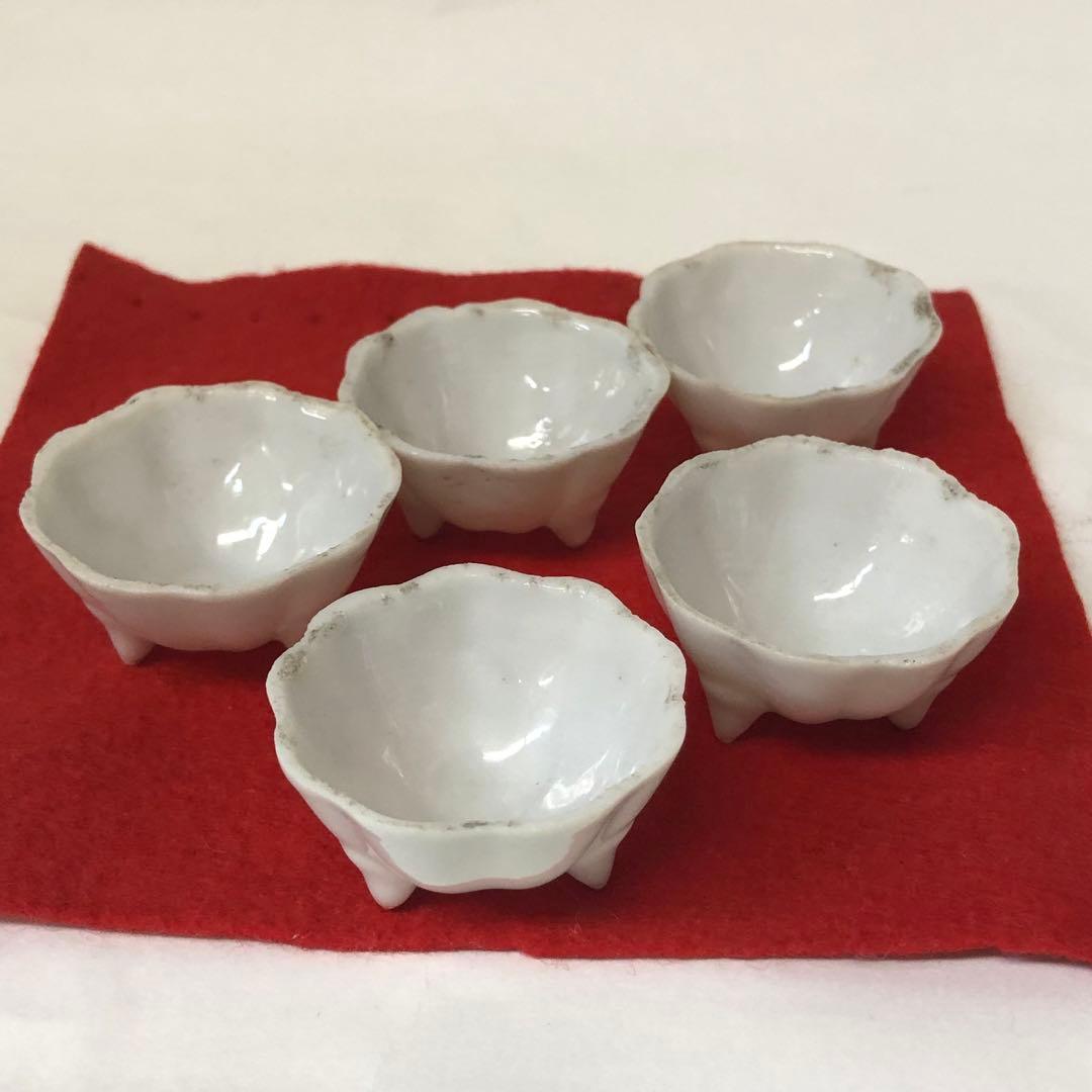 白磁　三つ足輪花極小手塩皿　骨董品　極小鉢　希少