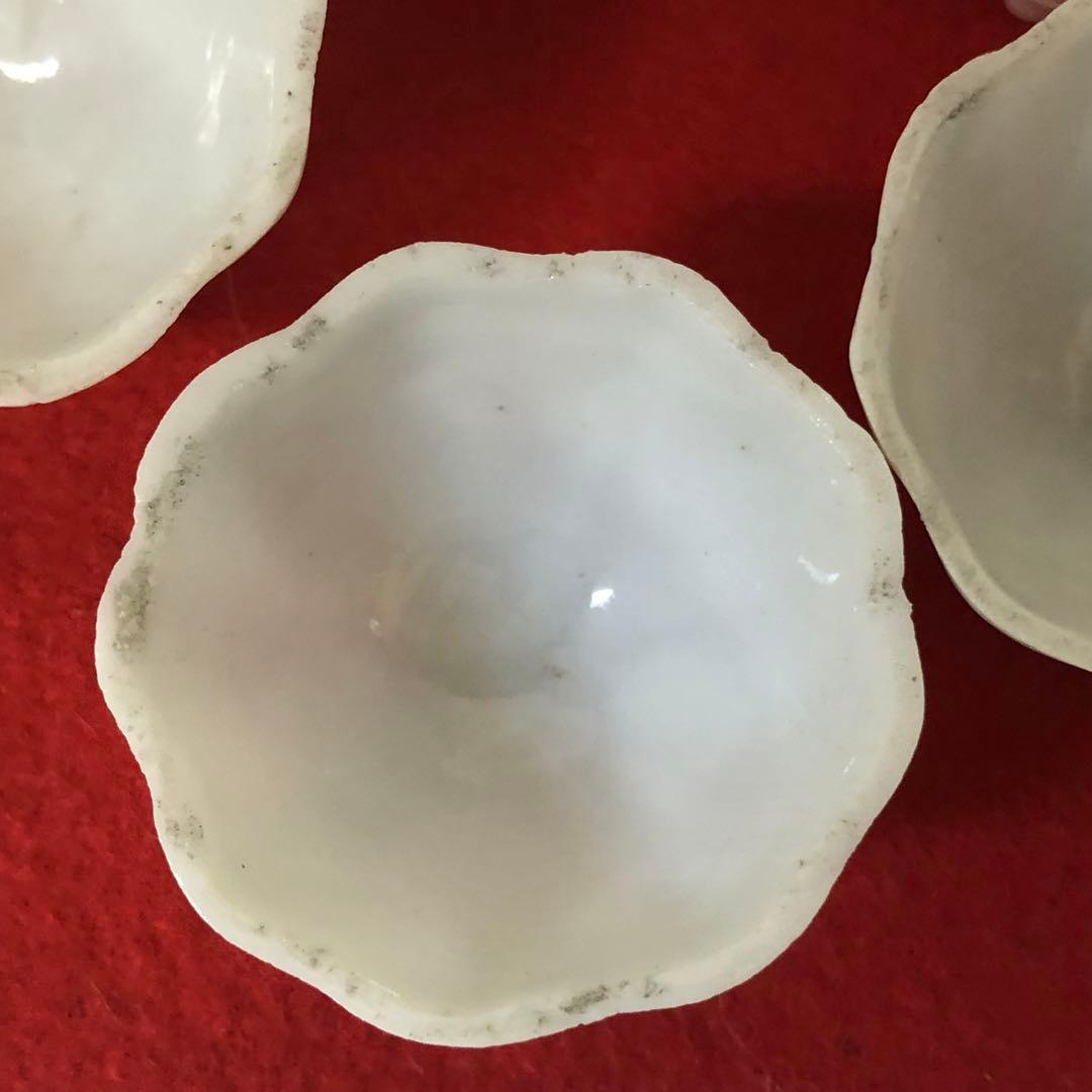 白磁　三つ足輪花極小手塩皿　骨董品　極小鉢　希少