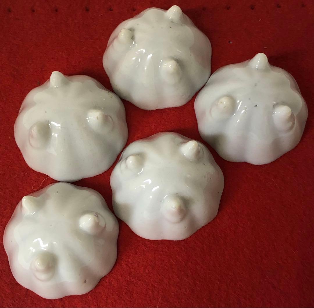 白磁　三つ足輪花極小手塩皿　骨董品　極小鉢　希少