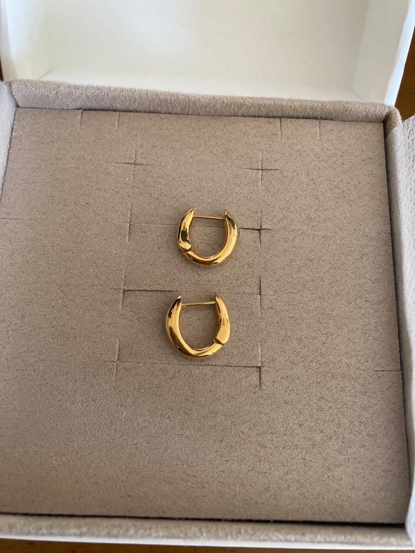 ete チャンキーハグピアス　イエローゴールド