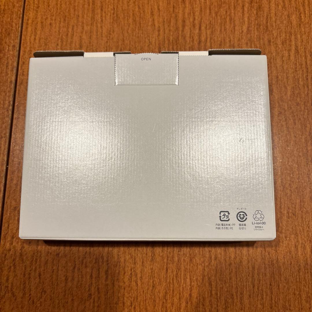 新品未使用 SIMフリー au GRATINA 4G KYF31 ホワイト訳あり