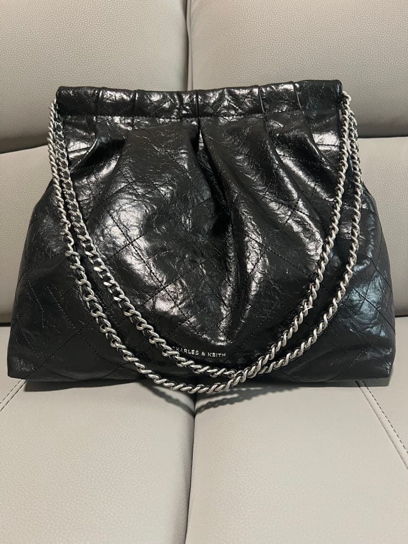 CHARLES & KEITHブレードチェーンハンドルホーボーバッグ