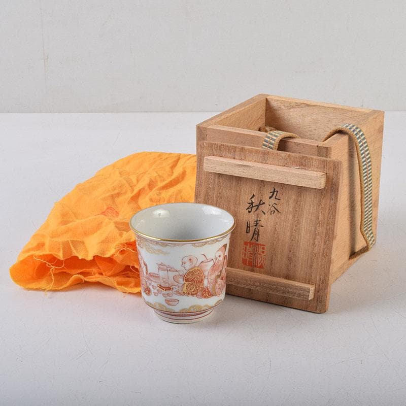 九谷焼　井上秋晴作　赤絵細密画　人物文　盃　ぐい呑み　共布共箱　M　R9169