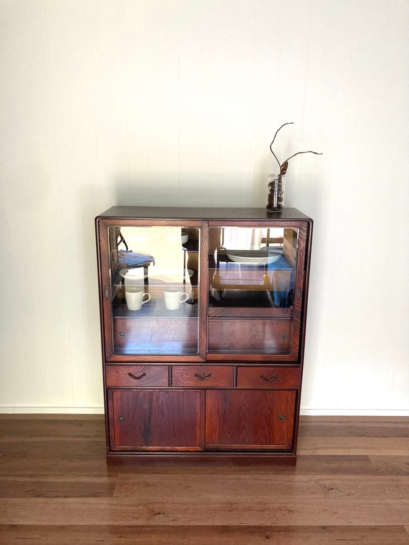 【連休sale】佇まい良さげな収納棚　食器棚