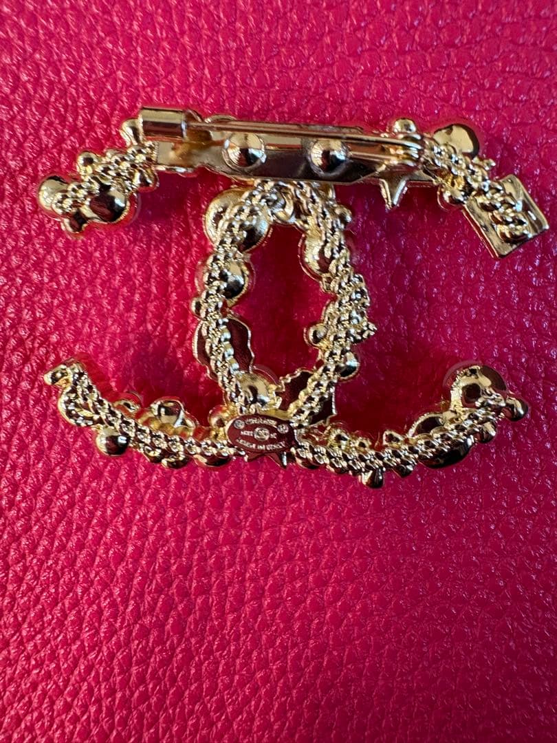 シャネル　ノベルティ　ブローチ