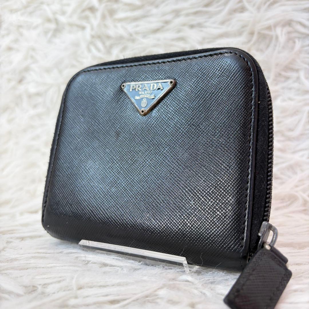 美品✨プラダ 三角ロゴ 二つ折り財布 サフィアーノレザー 黒 ラウンドファスナー