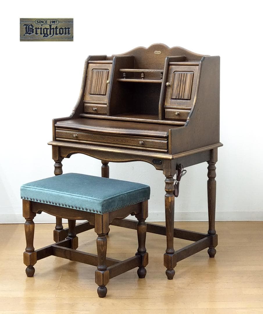 美品 英国 アンティークデザイン BRIGHTON ドレッサー 鋲打スツール