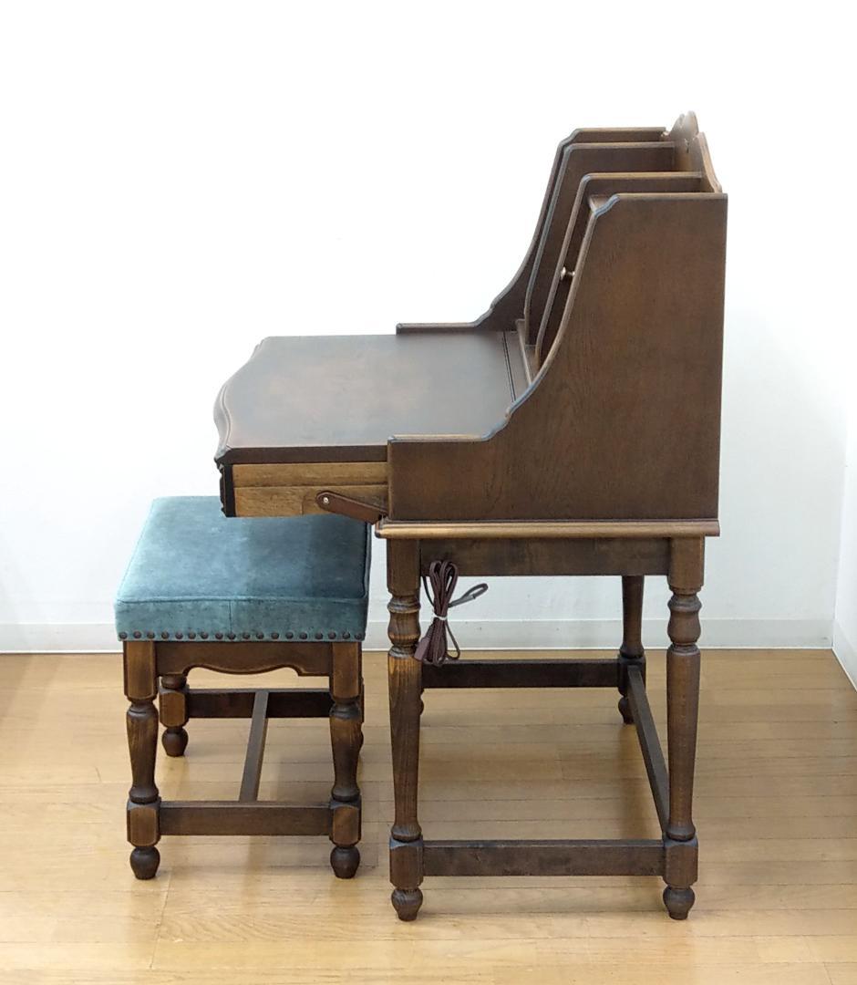 美品 英国 アンティークデザイン BRIGHTON ドレッサー 鋲打スツール