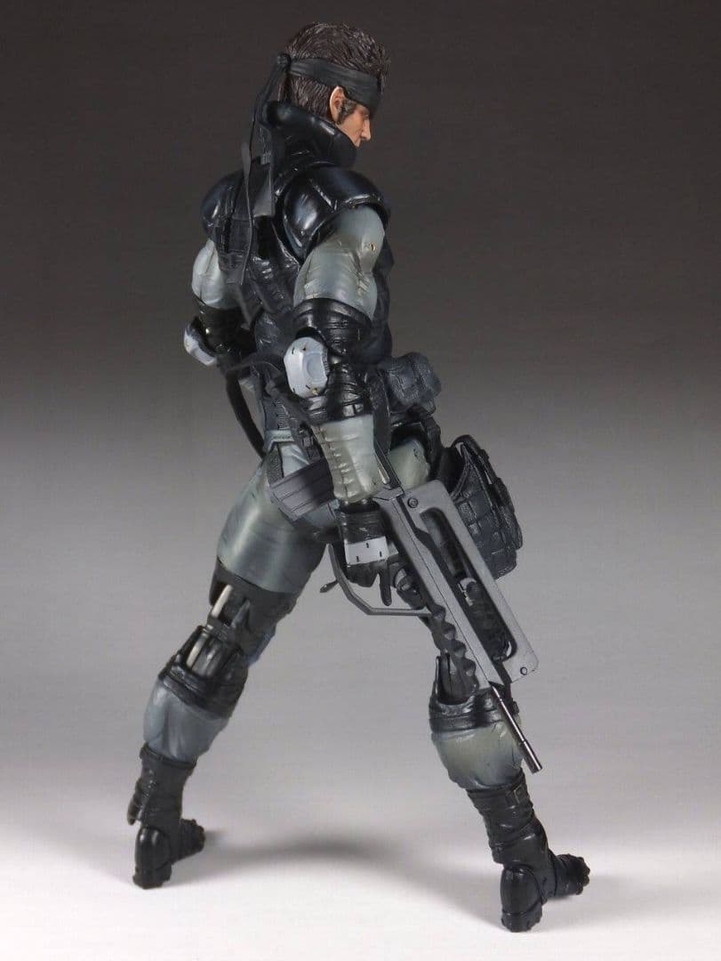 新品　プレイアーツ改　ソリッドスネーク L GEAR　メタルギアソリッド