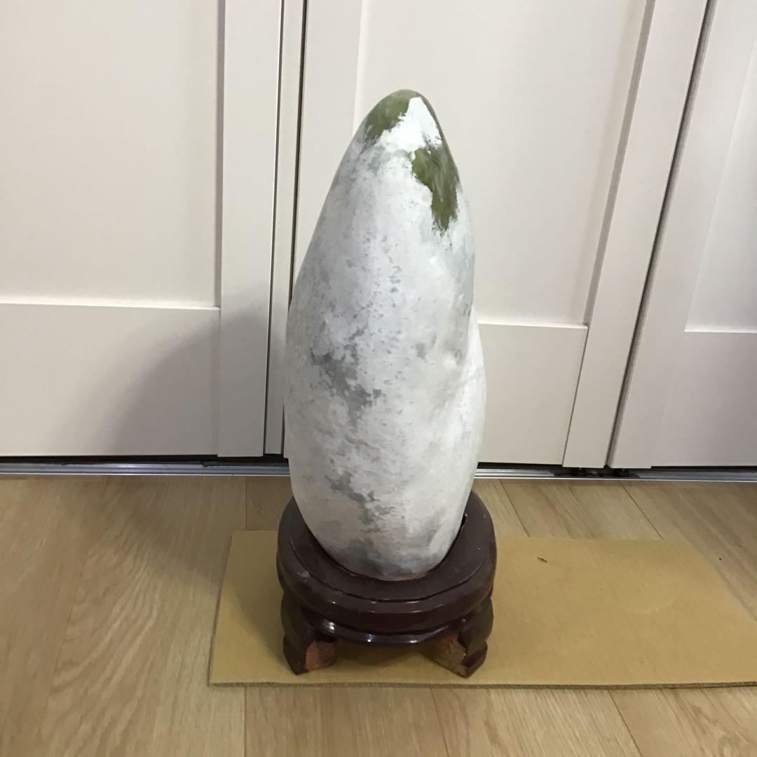 翡翠　原石　台付　石　コレクション　鑑賞石　水石　勾玉　オブジェ　インテリア