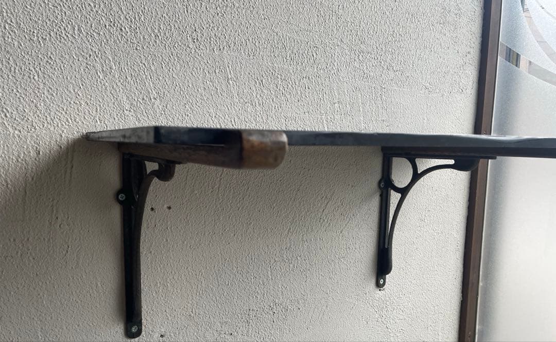 貴重　黒ガラス棚板　木と鉄の棚受けアンティーク