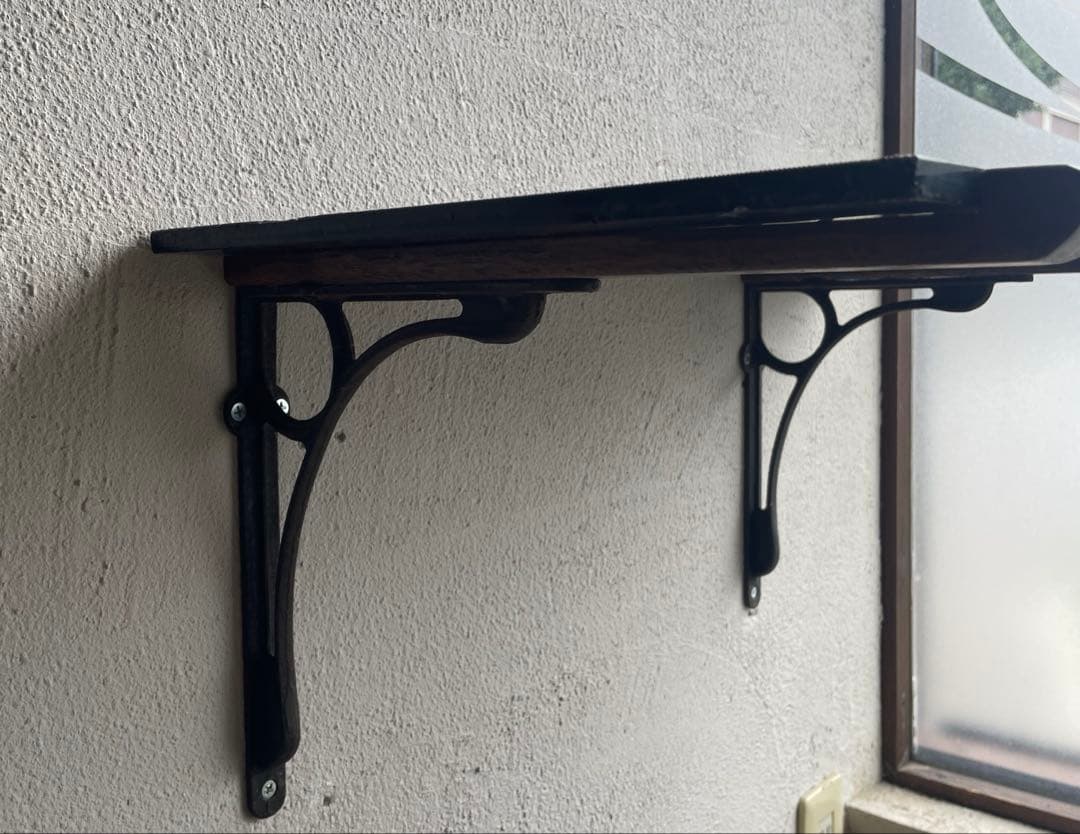 貴重　黒ガラス棚板　木と鉄の棚受けアンティーク