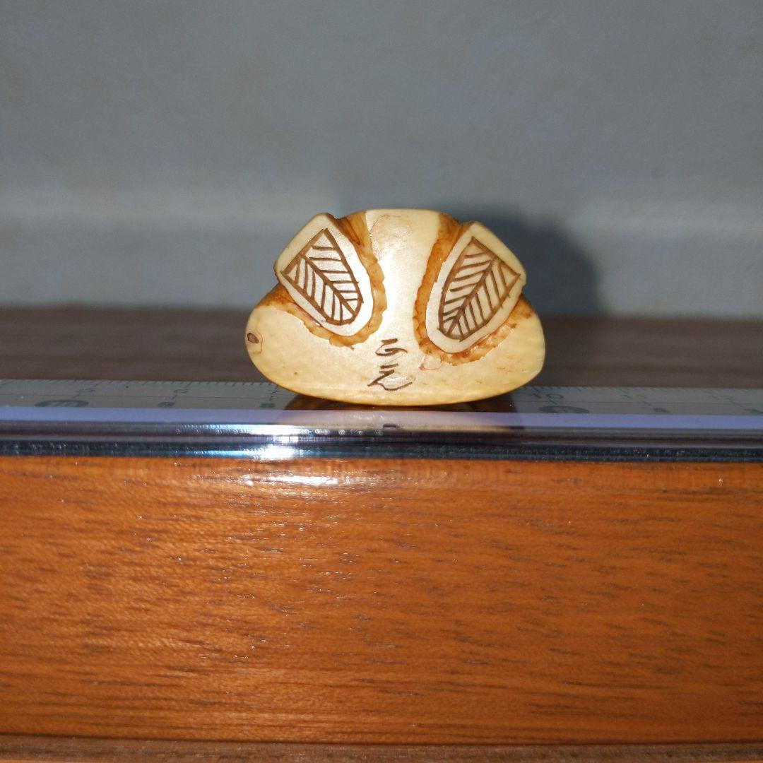 時代提げ物 七福神根付 天然素材 在銘【寿老人】高さ約7.6cm 重さ約50ｇ