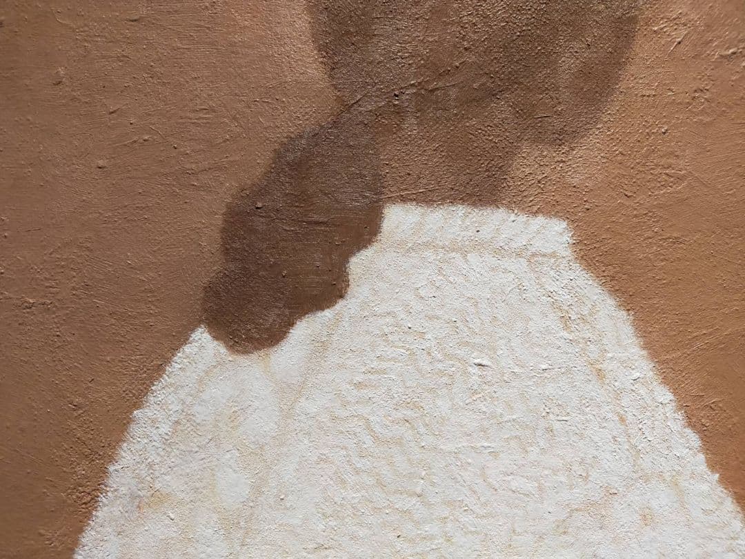 額付き油彩画　ローゲージの白ニットを着ている女の子