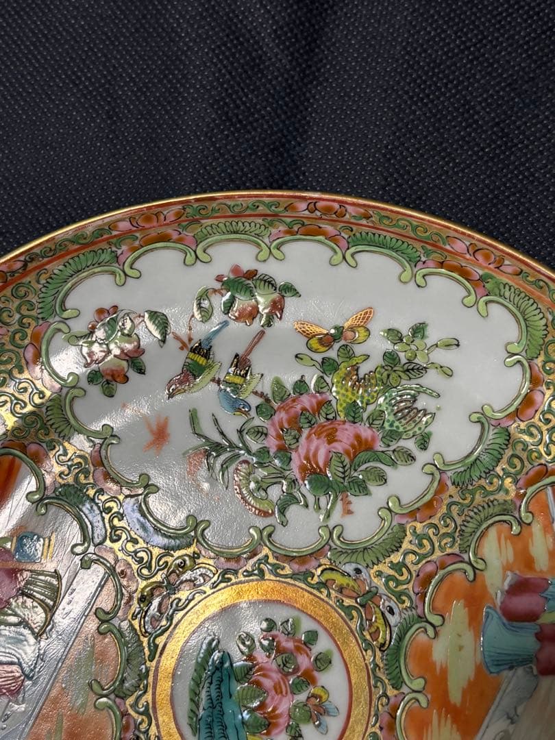 中国古美術品　清の時代　金彩粉彩人物花鳥中皿　21cm