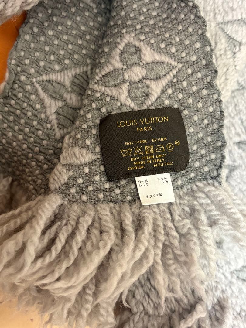 ヴィトン ロゴマニア　マフラー　グレー