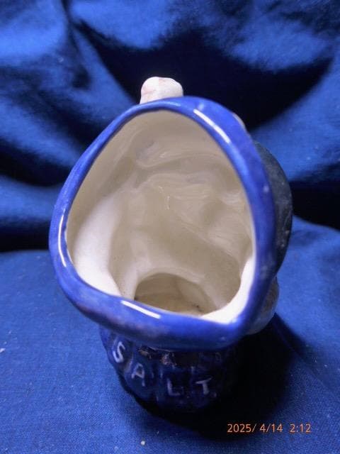 ヴィンテージ ロイヤルドルトンの「old salt」。髭の水夫と人形のジャグ