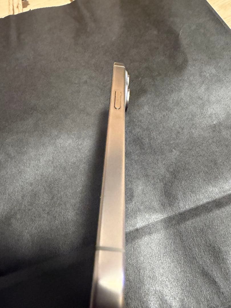 iPhone 15pro チタン　256GB