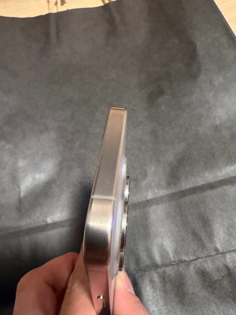 iPhone 15pro チタン　256GB