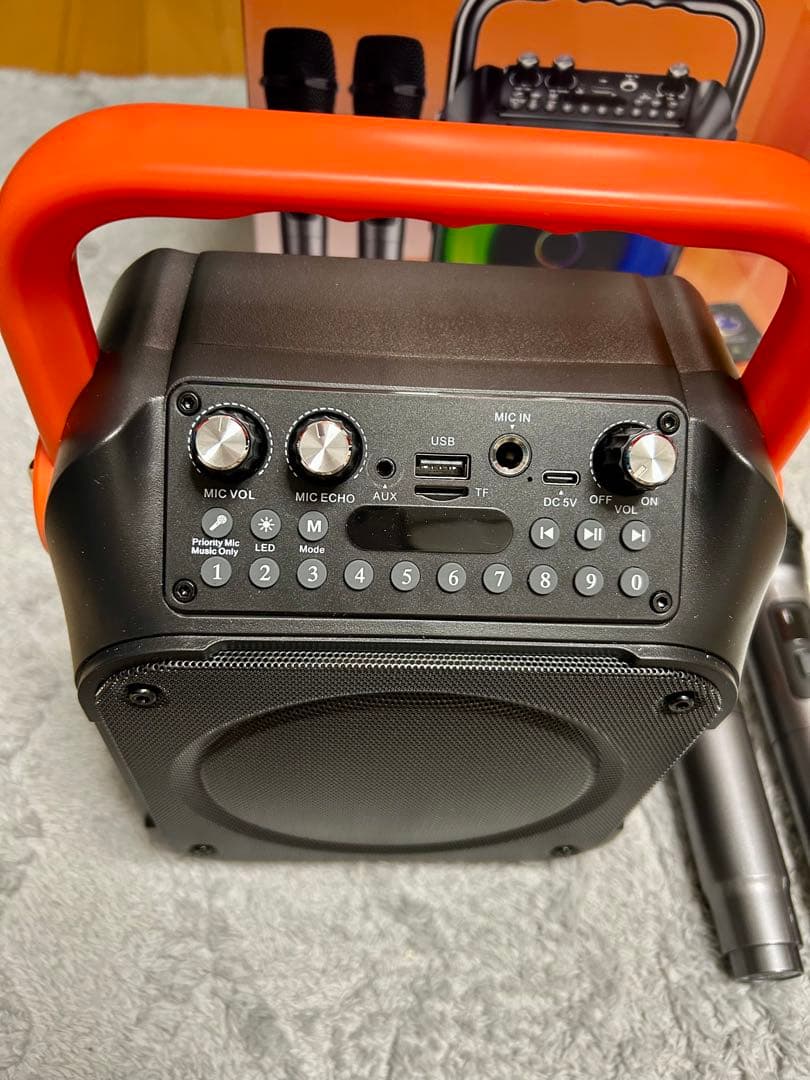 K9-M カラオケマシン 2本のマイク付き