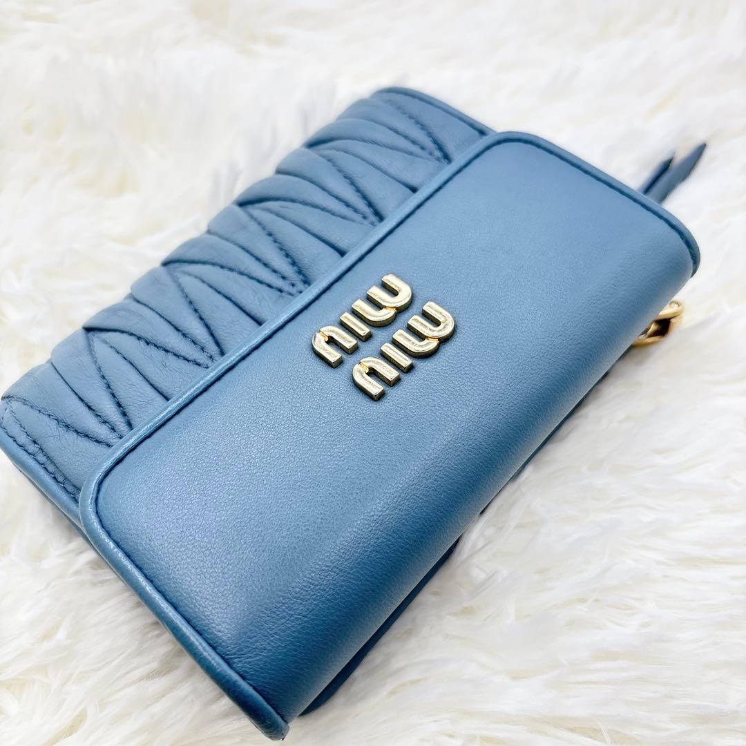 極美品✨現行ロゴ ミュウミュウ マテラッセ 三つ折り財布 ブルー RFID