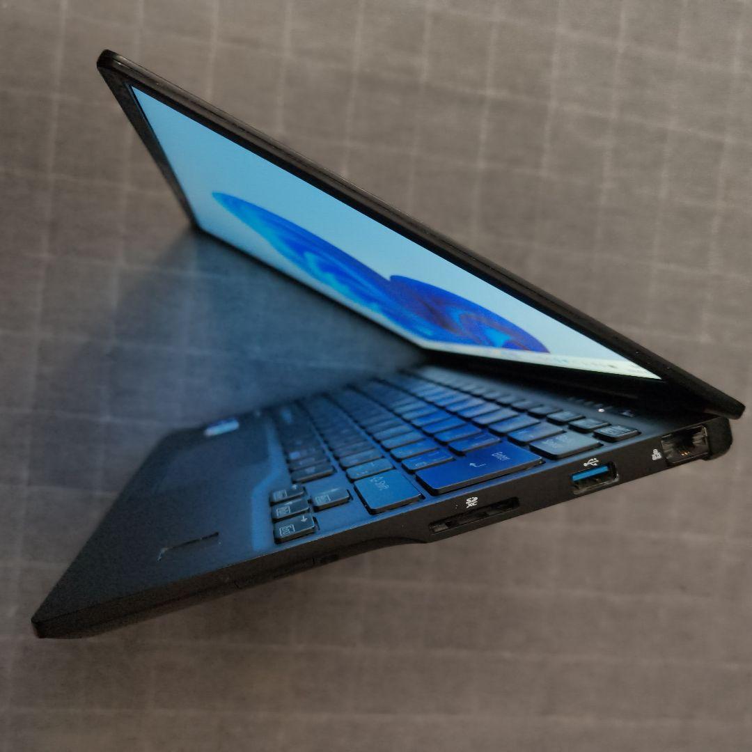 日本製 Fujitsu 美品 12世代 i5 8GB SSD512GB 超軽量