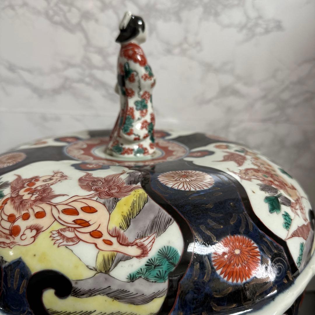 古伊万里、柿右衛門様式、特大女人蓋物、唐獅子、草加紋。　特製、桐箱。