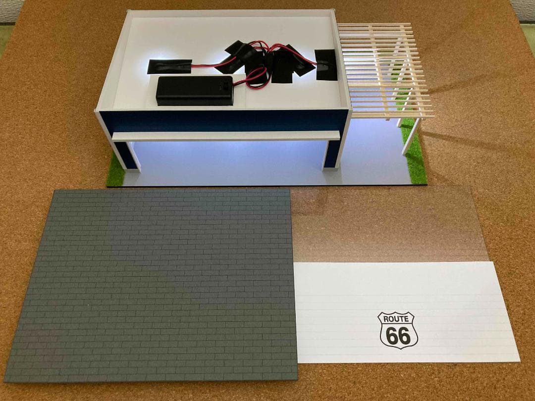 ミニカー用ジオラマ：1/43 木造パーゴラ付ガレージ（ダークブルー）ミラー貼り